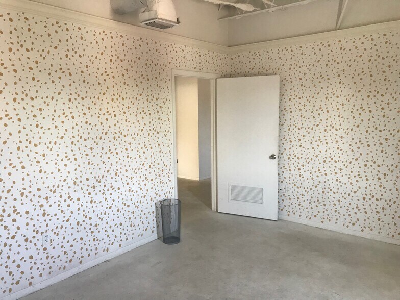 More Photos Of 1016 W Church St, Orlando Showroom For Lease