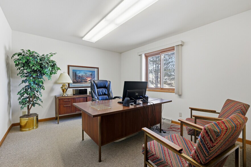More Photos Of 5500 Prairie Dr, Plover Flex For Sale