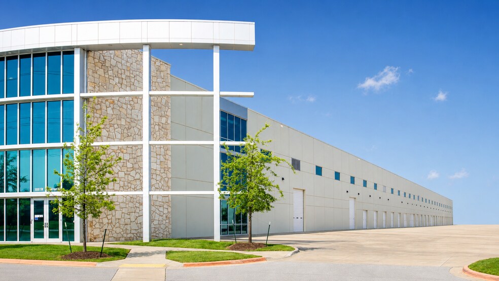 More Photos Of 5000 SW Regional Airport Blvd, Bentonville Warehouse For Lease