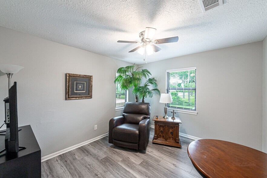 More Photos Of 25142 Roesner Ln, Katy Office Residential For Lease