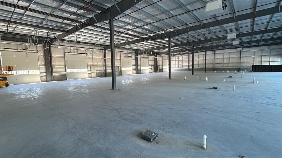 More Photos Of 20418 Commerce Park Dr, Westfield Warehouse For Lease