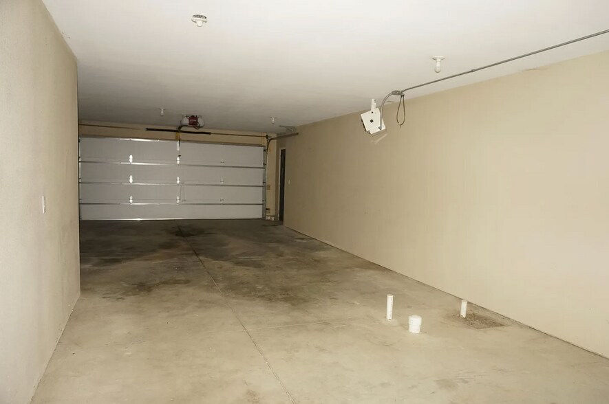 More Photos Of 1005 Main St, Gladstone Apartments For Sale