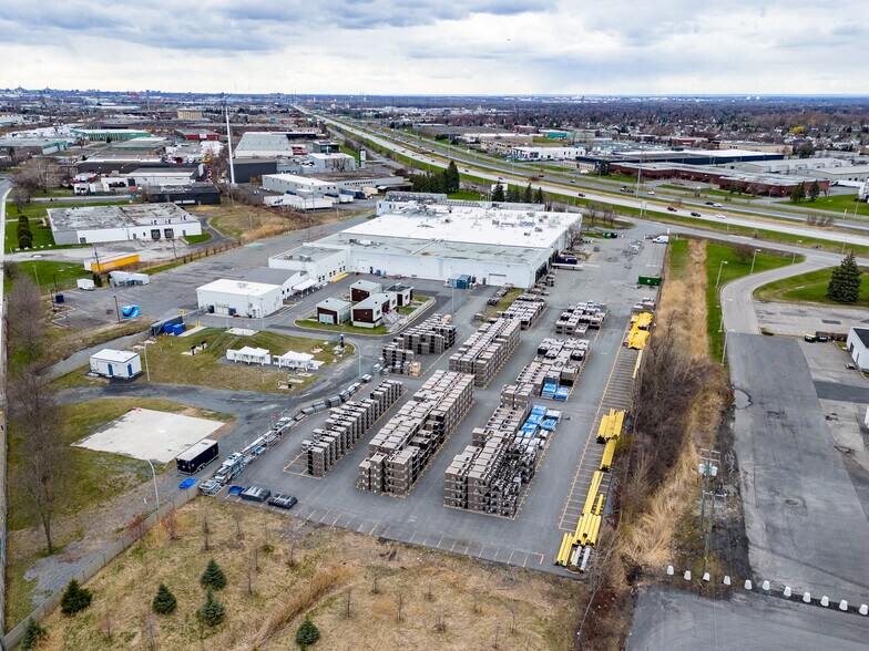 More Photos Of 1350 Rue Nobel, Boucherville Warehouse For Lease