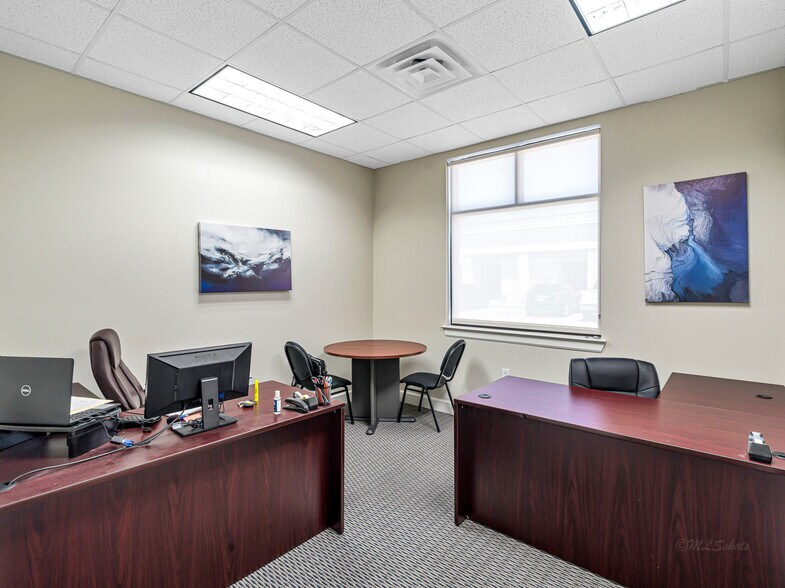 More Photos Of 633 E Fernhurst Dr, Katy Medical For Sale