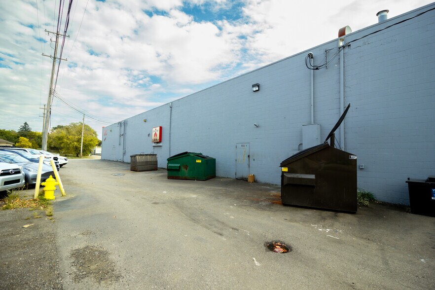 More Photos Of 5002 W Saginaw Hwy, Lansing Storefront For Sale