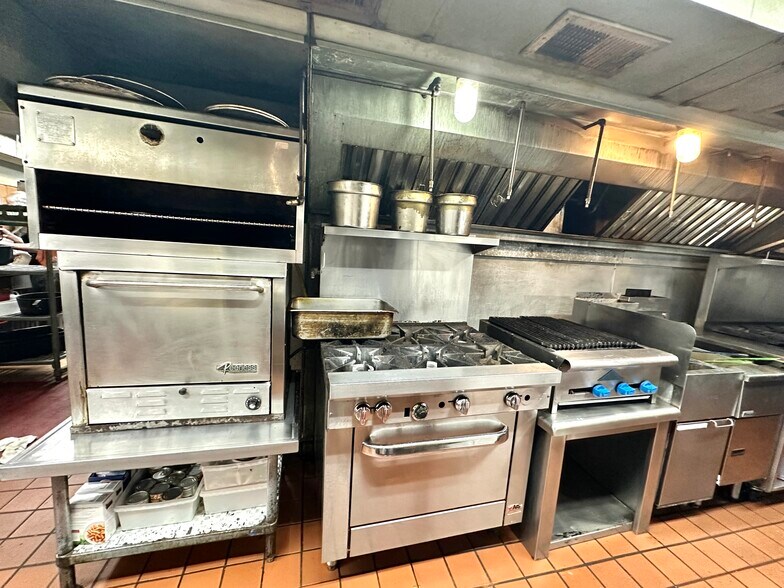 More Photos Of 8390 Seneca Tpke, New Hartford Restaurant For Sale