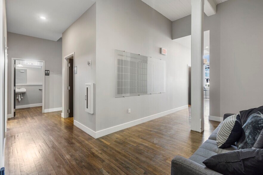 More Photos Of 429-431 N Boonville Ave, Springfield General Retail For Lease