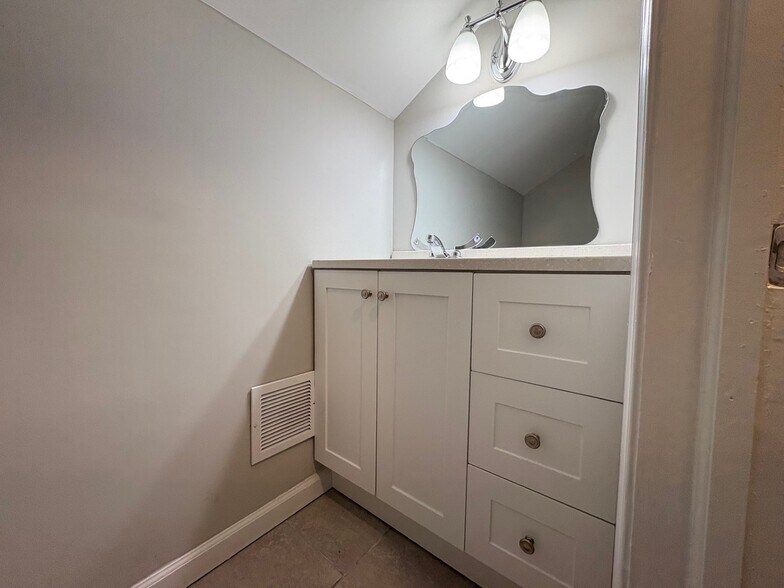 More Photos Of 413 Eastern Blvd, Essex Office Residential For Sale