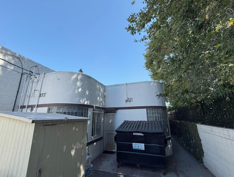 More Photos Of 14540 Sylvan St, Van Nuys Office For Sale