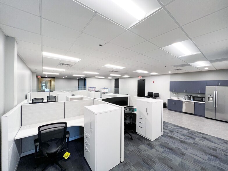 More Photos Of 5440 N Cumberland Ave, Chicago Office For Lease