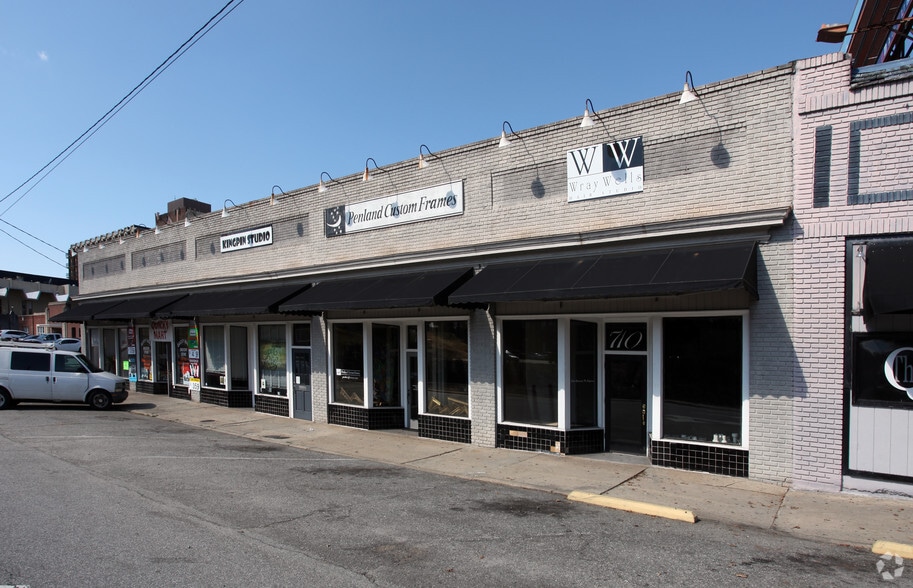 More Photos Of 708-720 W Market St, Greensboro Freestanding For Lease