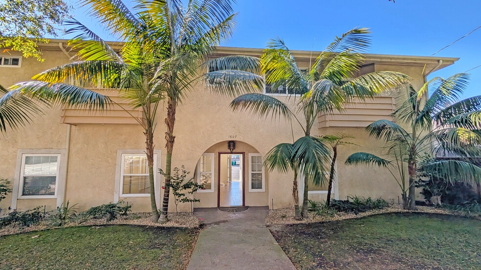 More Photos Of 100-104 W Arrellaga St, Santa Barbara Office For Lease