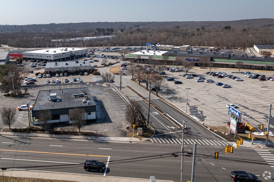 More Photos Of 1455 Oaklawn Ave, Cranston Restaurant For Lease