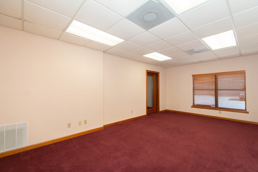 More Photos Of 300 E New Haven Ave, Melbourne Office For Sale