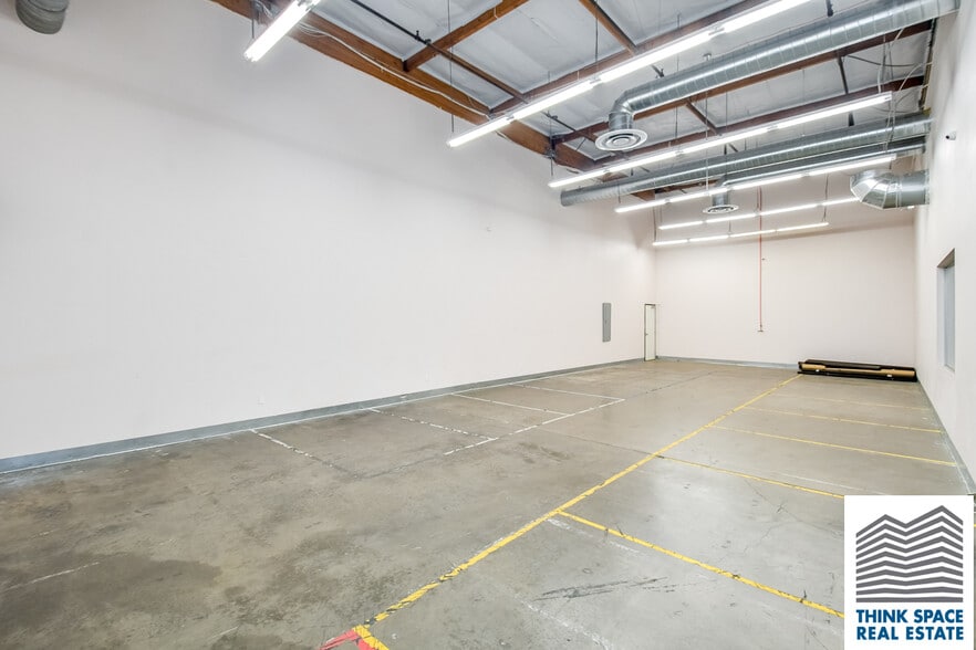 More Photos Of 9419 Mason Ave, Chatsworth Manufacturing For Lease
