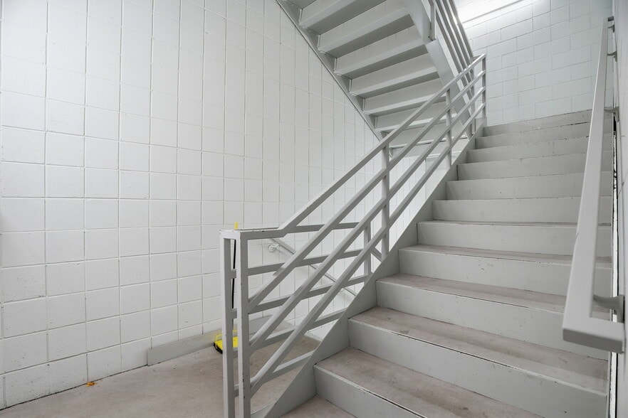 More Photos Of 941 Hillwind Rd NE, Minneapolis Medical For Sale