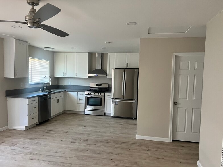 More Photos Of 836 Sinkler Way, Vista Apartments For Sale