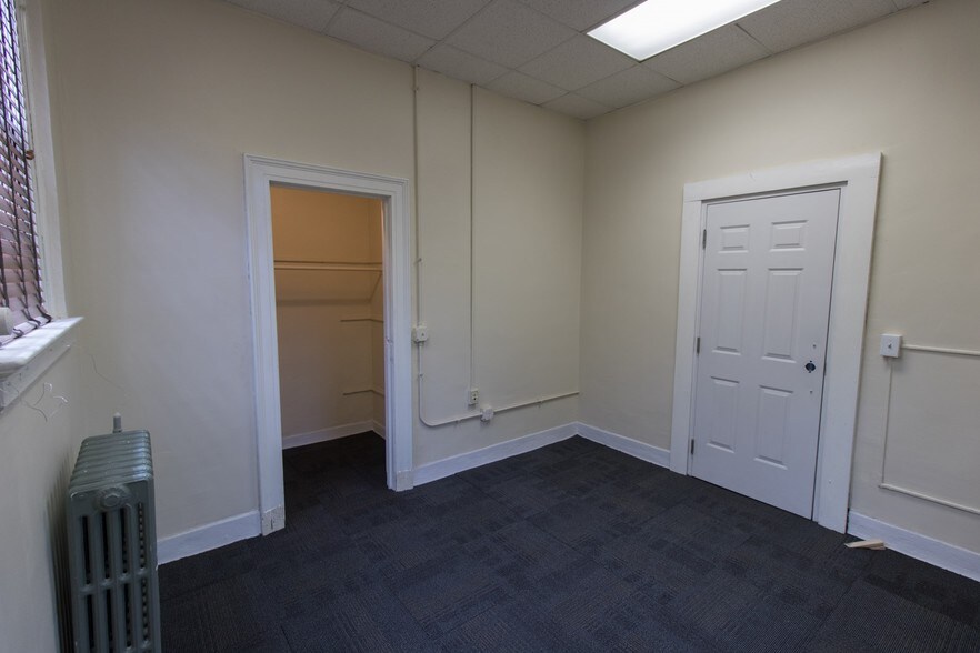 More Photos Of 135 Clarence St, Bridgeport Office For Sale