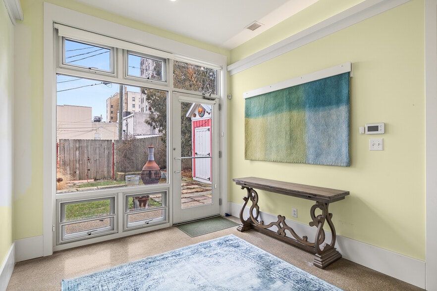 More Photos Of 20 N Mulberry St, Mansfield Office For Sale