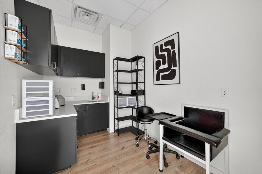 More Photos Of 2321 Ira E Woods Ave, Grapevine Medical For Lease