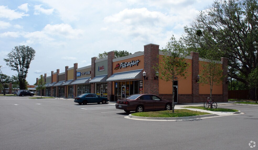 More Photos Of 12961 N Main St, Jacksonville Unknown For Lease