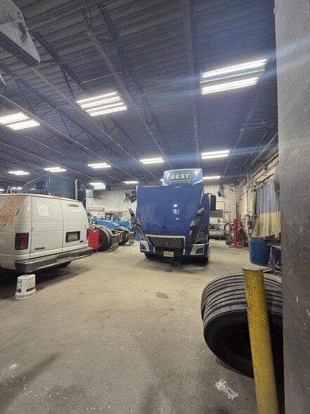 More Photos Of 369 Thomas St, Newark Auto Repair For Sale