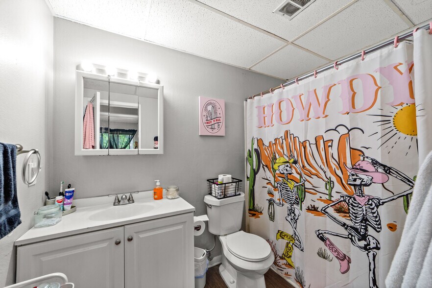 More Photos Of 5216 E Lake Rd, Sheffield Lake Apartments For Sale