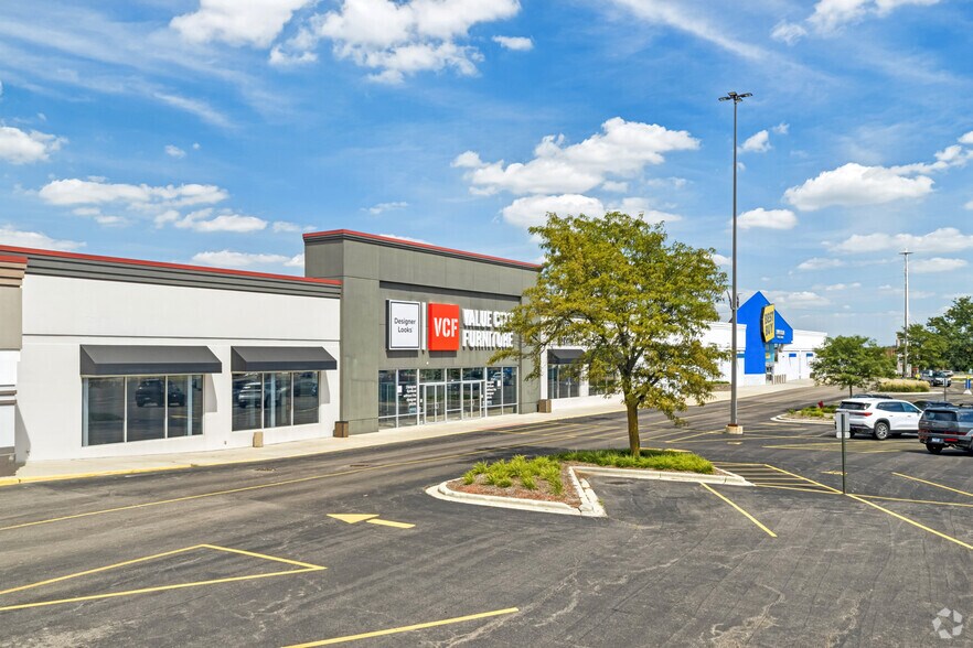 More Photos Of 4302-4442 E New York St, Aurora Unknown For Lease