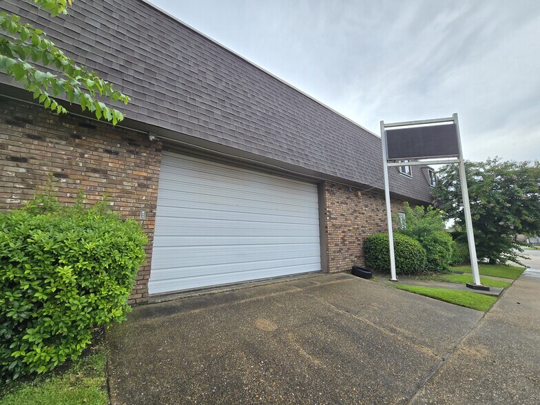 More Photos Of 3001 Jean Lafitte Pky, Chalmette Light Distribution For Sale