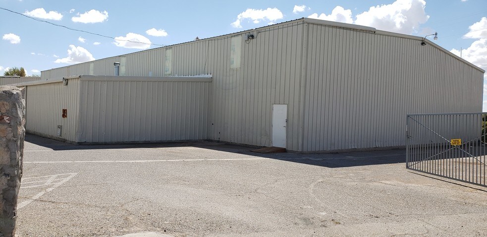 More Photos Of 110 W Borderland Rd, El Paso Warehouse For Lease