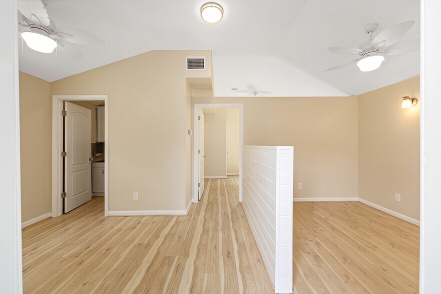 More Photos Of 1703 NE 8th Rd, Ocala Specialty For Sale