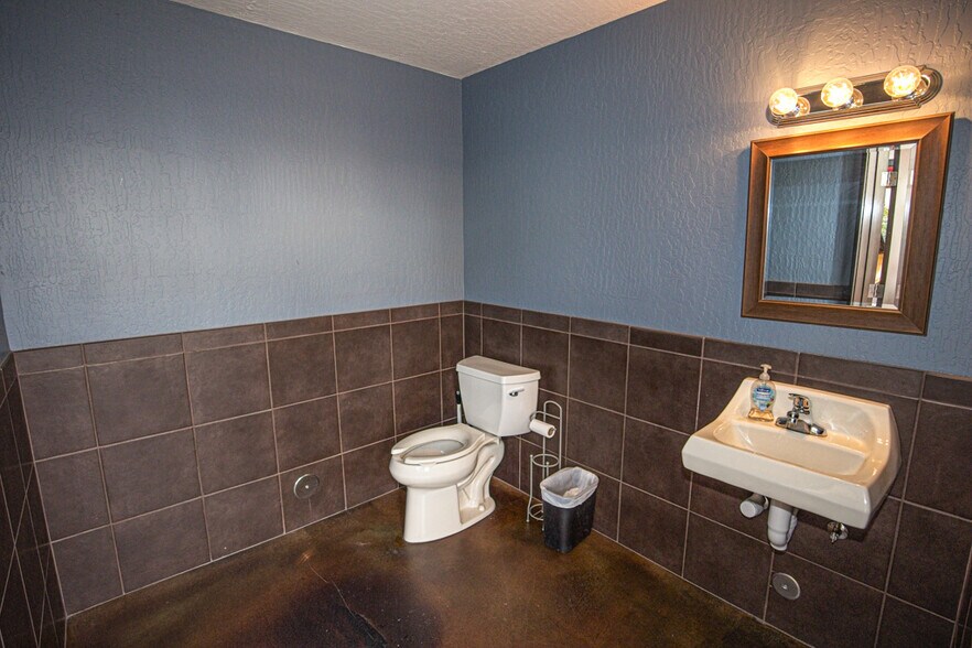 More Photos Of 1931 1st St, Livermore Freestanding For Sale