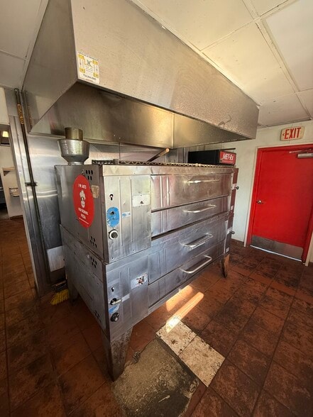 More Photos Of 1080-1090 N Federal Hwy, Hollywood Restaurant For Lease