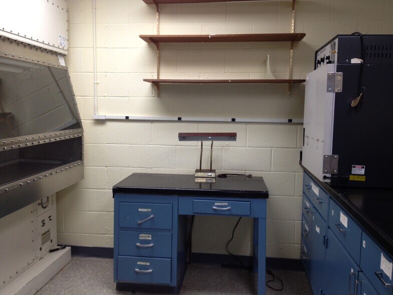 More Photos Of 7822-7860 Beechcraft Ave, Gaithersburg Light Manufacturing For Sale