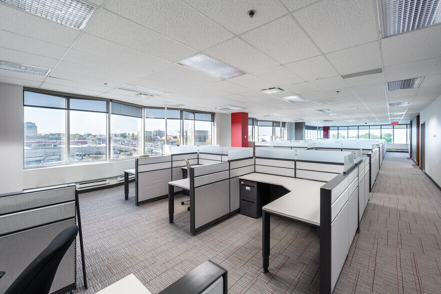 More Photos Of 7101 Rue Jean-Talon E, Montréal Office For Lease