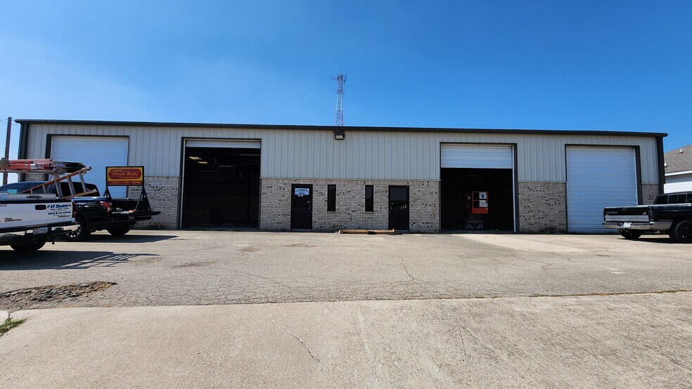 More Photos Of 2501 Saulsbury Dr, Temple Warehouse For Lease