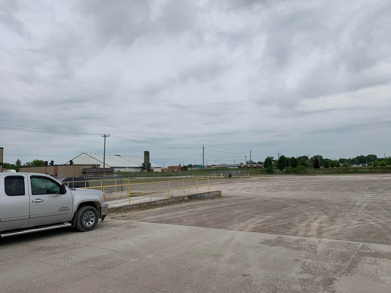 More Photos Of 775 Gillard St, Wallaceburg Industrial For Sale