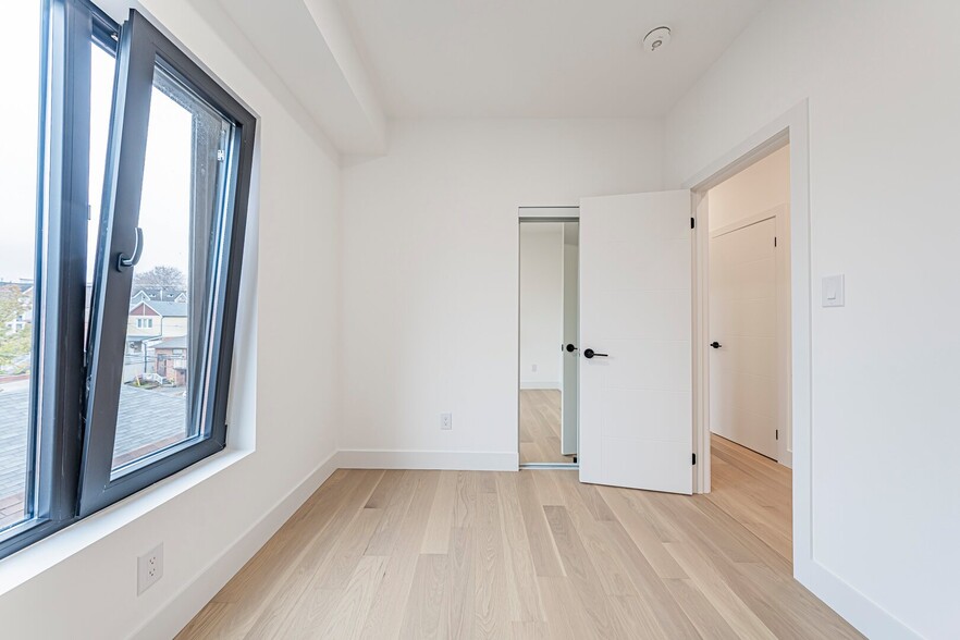 More Photos Of 14 Holmesdale Rd, Toronto Apartments For Sale