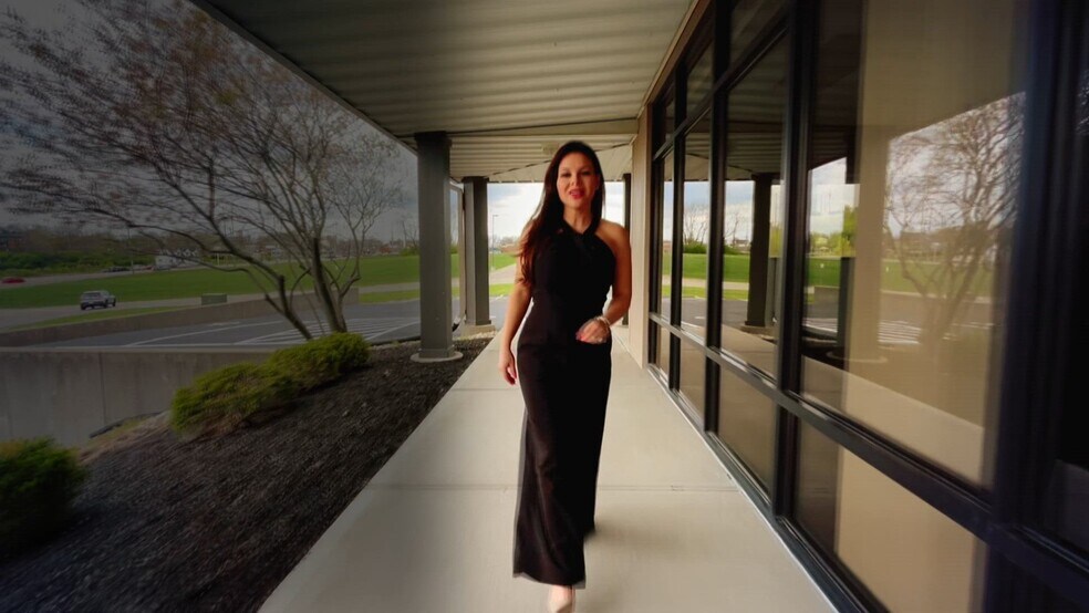 Primary Photo Of 60 Overbrook Dr, Monroe Flex For Sale