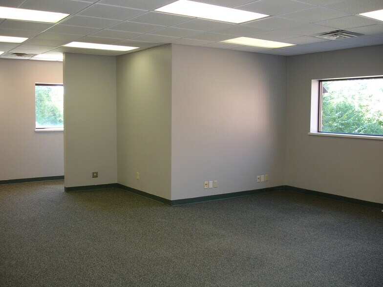 More Photos Of 1425 Highway 16, La Crosse Freestanding For Lease