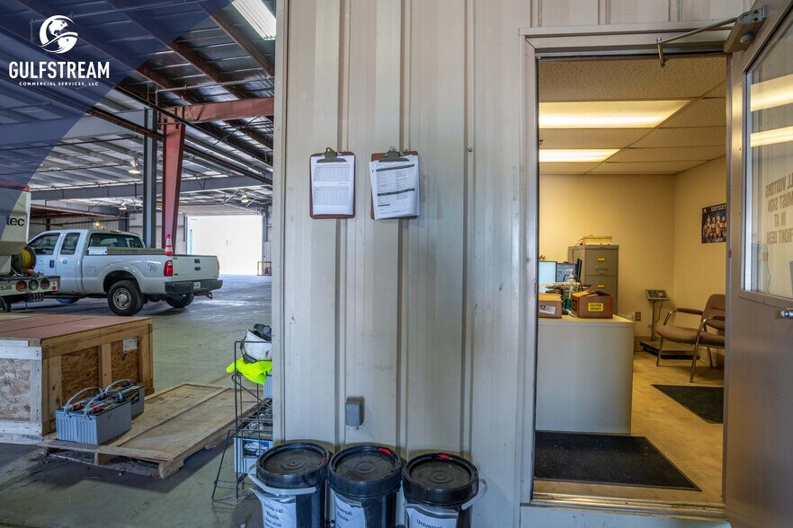 More Photos Of 5630 Airline Rd, Henderson Manufacturing For Lease