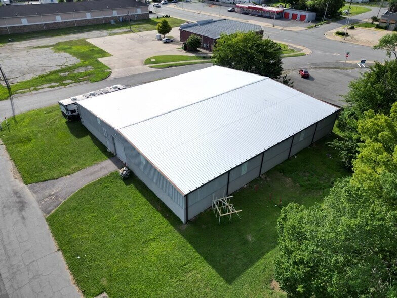 More Photos Of 200 N Cedar St, North Little Rock Warehouse For Lease