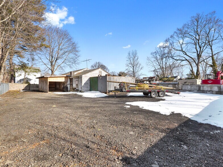 More Photos Of 28 Dunn Ave, Stamford Land For Lease