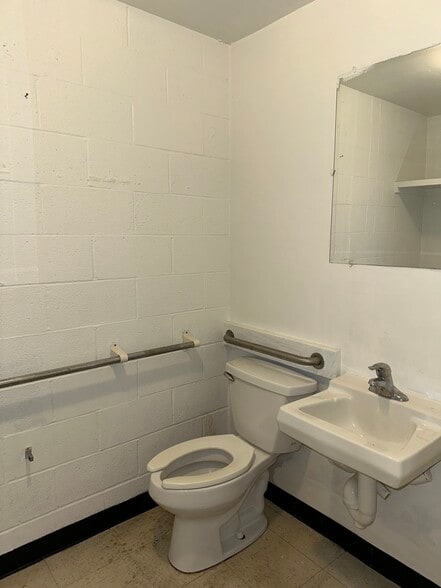 More Photos Of 5716-5760 Stage Rd, Bartlett Unknown For Lease