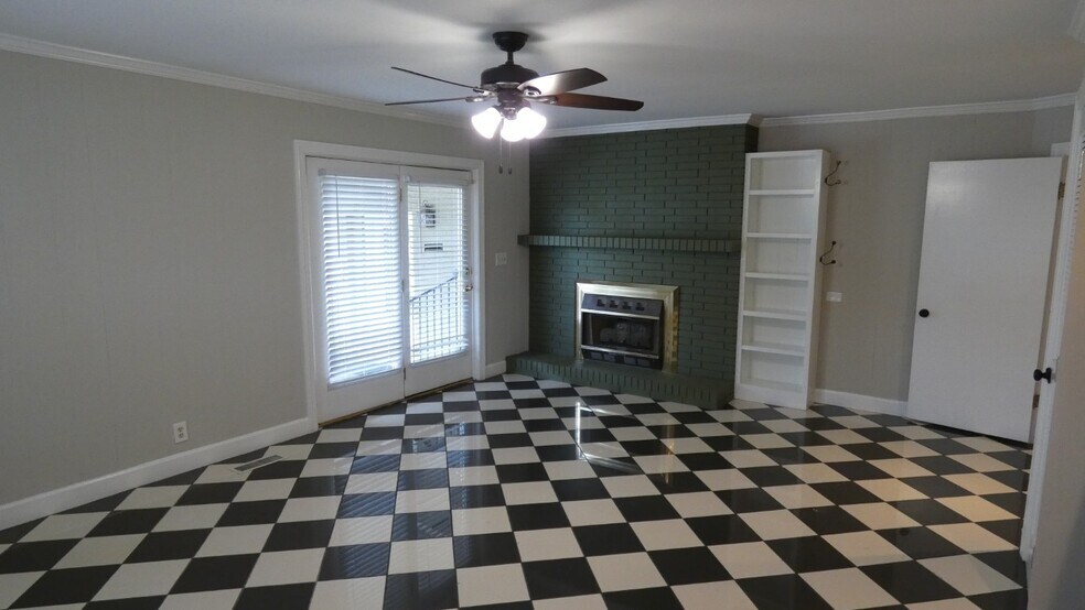 More Photos Of 2911 Middle Tennessee Blvd, Murfreesboro Office Residential For Lease