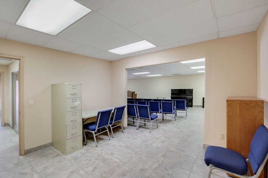 More Photos Of 4496 N Black Canyon Fwy, Phoenix Office Residential For Sale