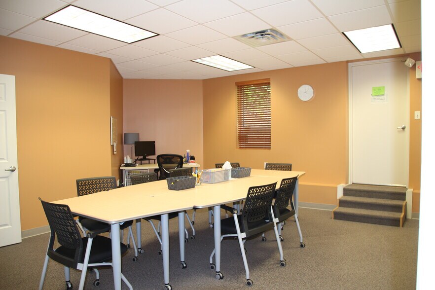 More Photos Of 15 Research Dr, Woodbridge Office For Lease