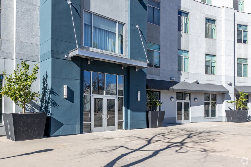 More Photos Of 435 W Center Street Promenade, Anaheim Apartments For Sale