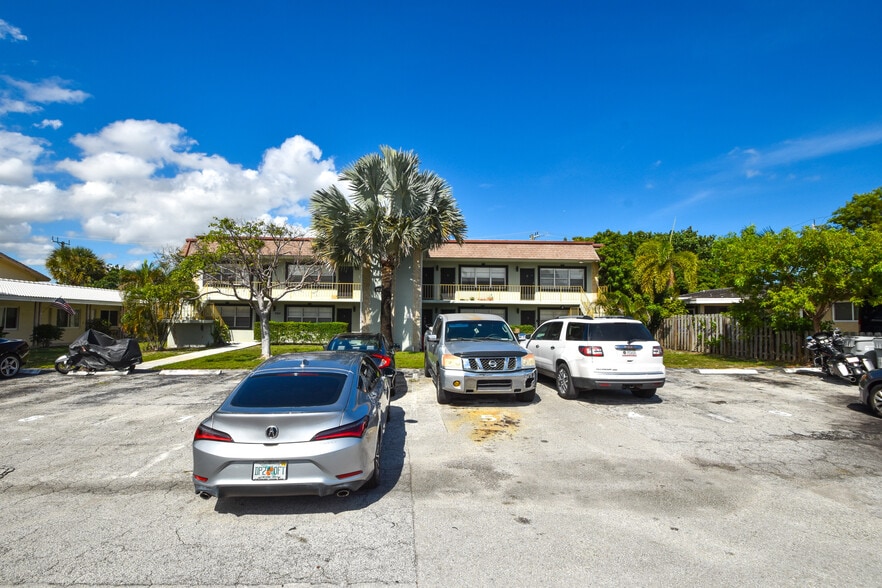 More Photos Of 2255 SE 5th St, Pompano Beach Apartments For Sale