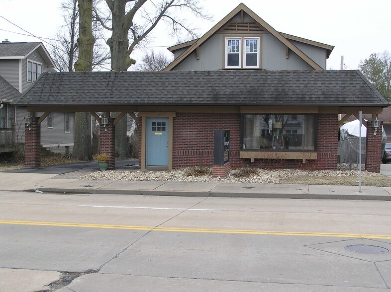 More Photos Of 1049 First Capitol Dr, Saint Charles Freestanding For Lease